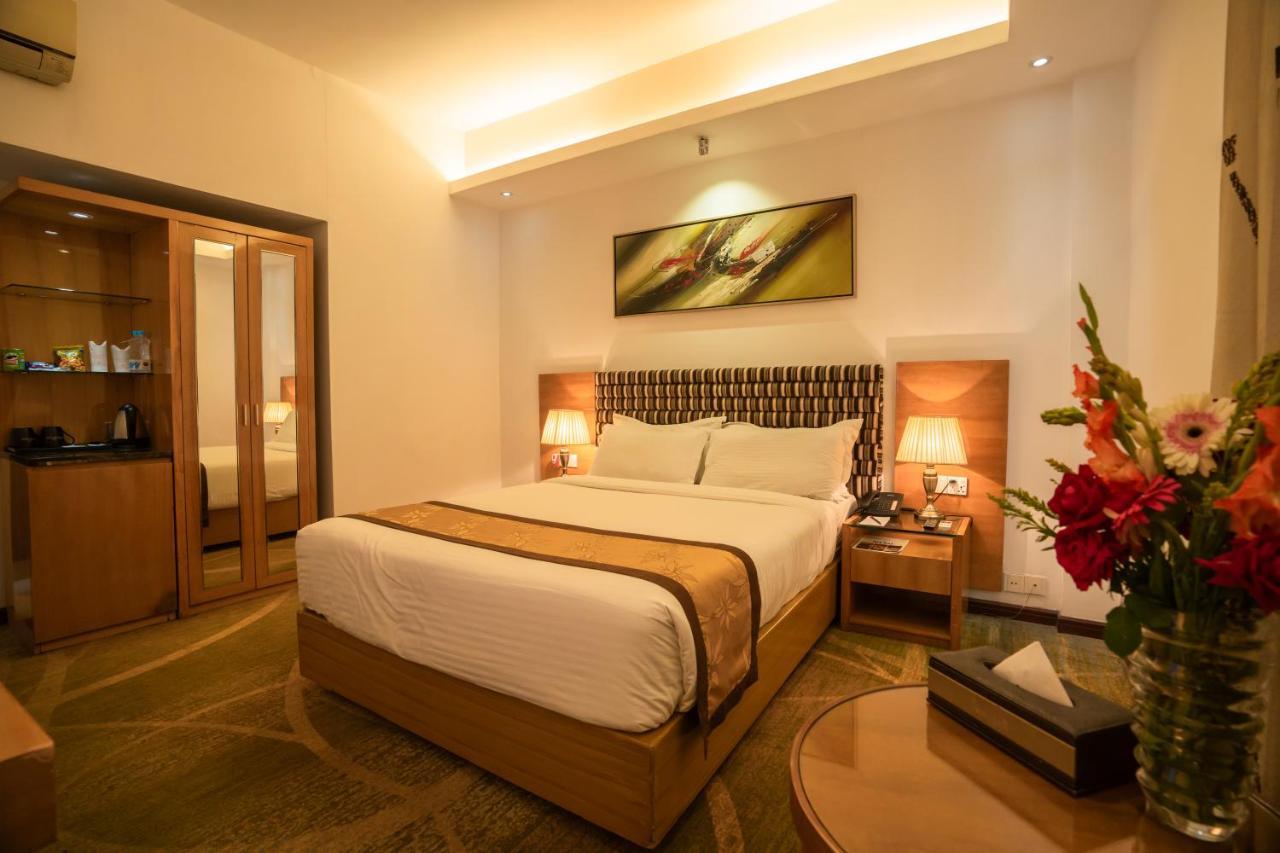 Hotel Bengal Canary Park Дакка Екстер'єр фото